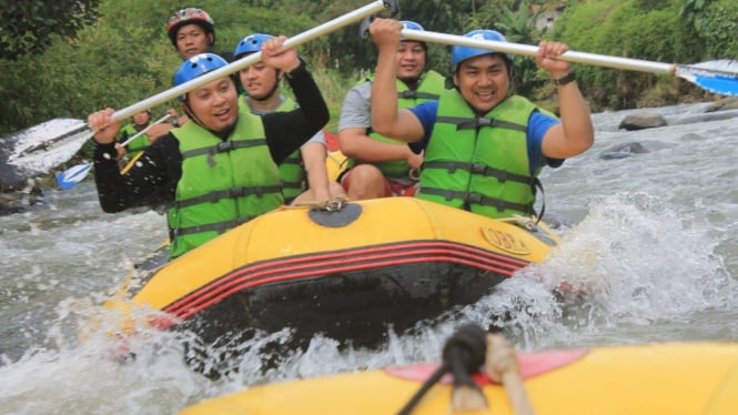 Arung Jeram Sungai Cipunagara Subang