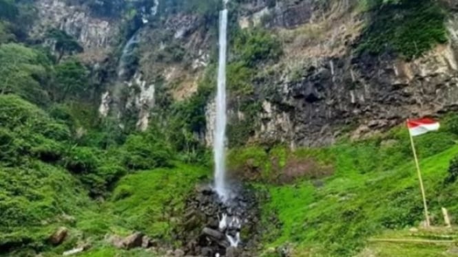 Curug Cileat di Subang