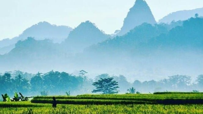 Panorama kaki Gunung Sanggabuana, Karawang