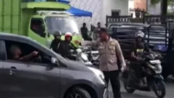 Viral Polisi di Ambon aniaya sopir minibus