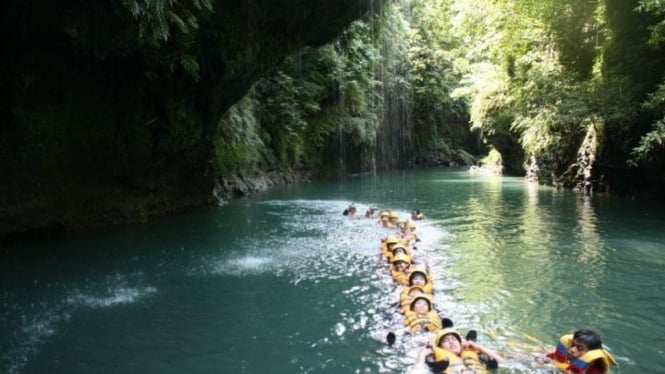 Body rafting di Green Canyon Pangandaran