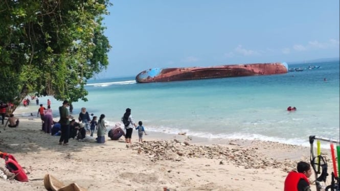 Pantai Pasir Putih Pangandaran