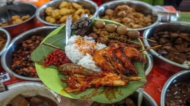 Nasi Jamblang Khas Cirebon.