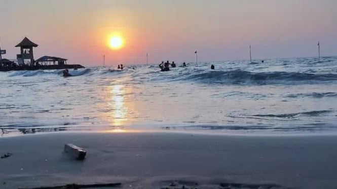 Pemandangan Indah di Pantai Pondok Bali Subang