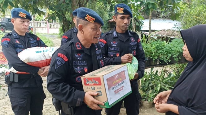 Brimob Polda Aceh salurkan bantuan