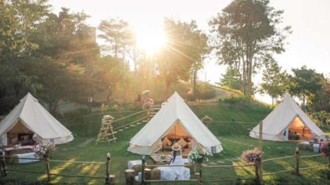 Ilustrasi glamping di Lembang Bandung