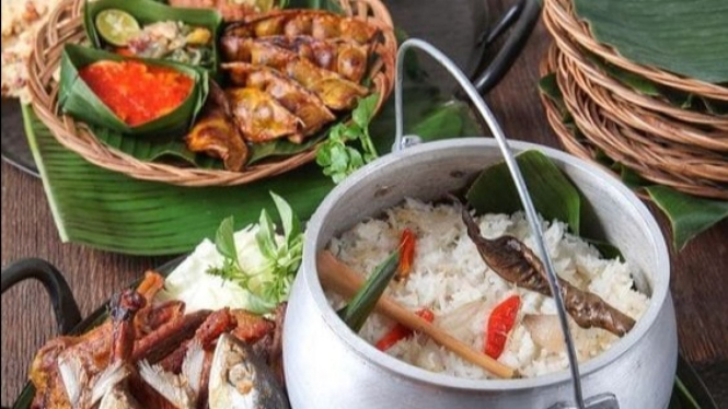 Nasi Liwet, Makanan Khas Sunda.