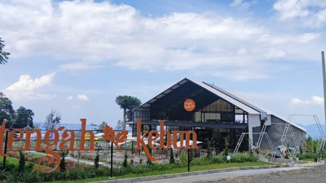 Cafe Tengah Kebun Subang