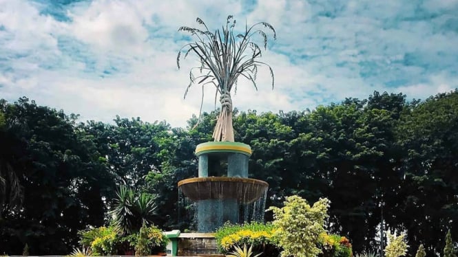 Tugu Padi, Karawang.