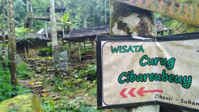 Curug Cibareubeuy Subang