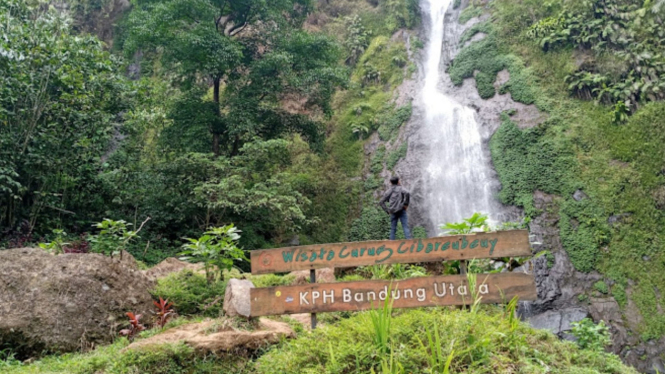 Curug Cibareubeuy Subang