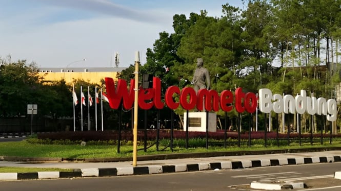 Monumen Husein Sastranegara