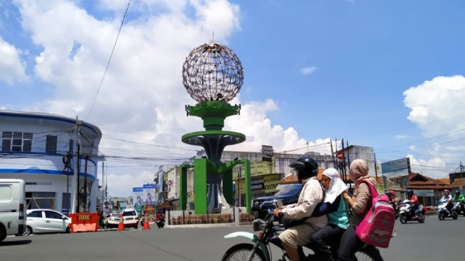 Tugu Asmaul Husna Tasikmalaya.