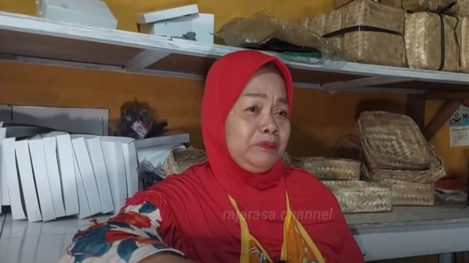 Bu Mitri, penjual ayam kremes