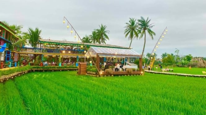 Ilustrasi tempat makan view sawah di Bandung