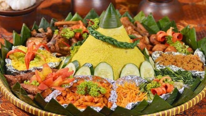 Nasi tumpeng