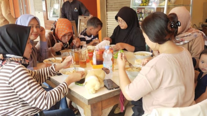 Mie Kocok Bandung Mamah Aldie Subang