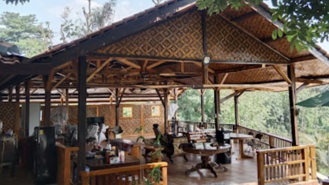 Warung Villa Atas Sawah Purwakarta