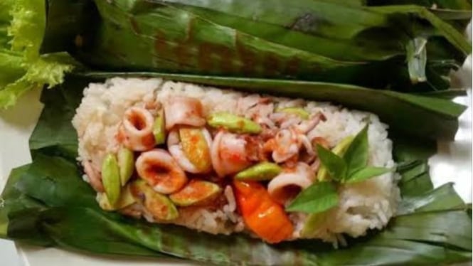 Nasi Bakar Cumi