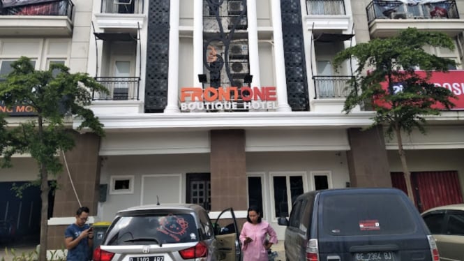 Front One Boutique Karawang