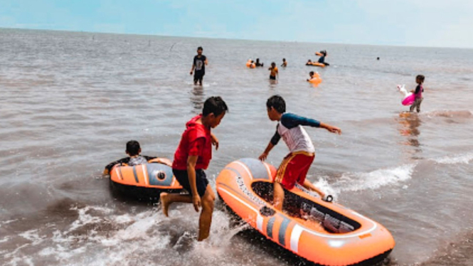 Pantai Tanjung Pakis Karawang