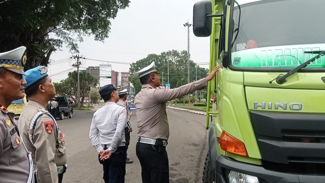 Satlantas Polres Subang gelar razia truk ODOL