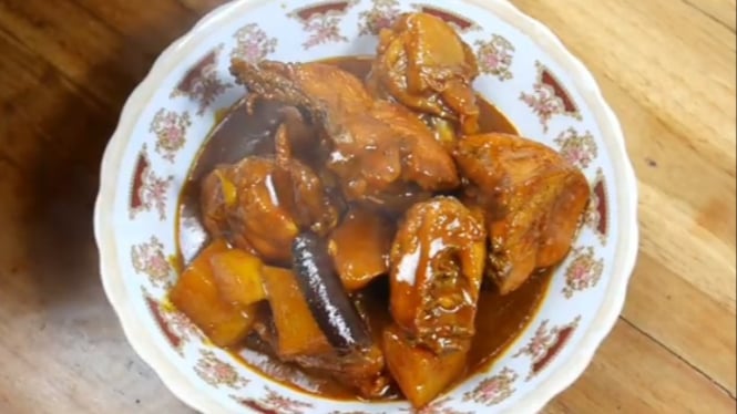 Semur Ayam dan Kentang