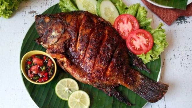 Ikan bakar bumbu juara