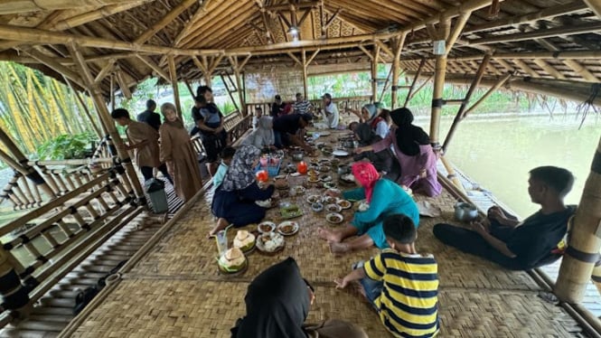 Saung Ambu Cikadu Subang