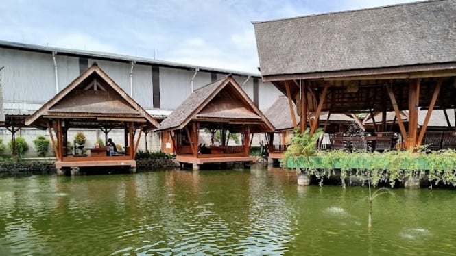 Gubuk Makan Mang Engking Kiara Arthapark Bandung