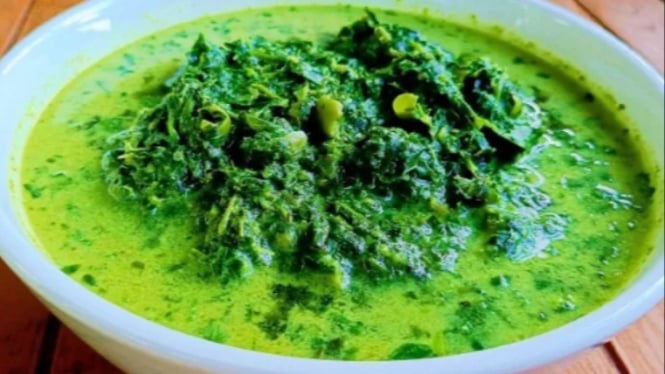 Gulai daun singkong tumbuk