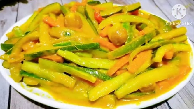 Acar timun bumbu kuning