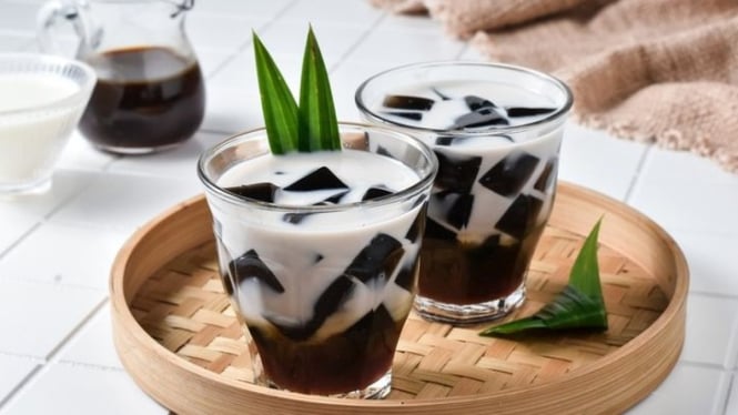 Es cincau kelapa muda