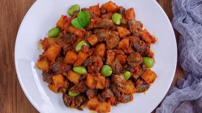 Sambal goreng kentang hati ayam untuk menu sahur