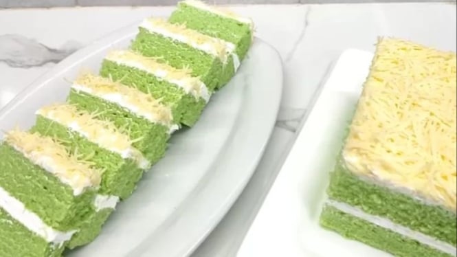 Kue lapis pandan keju