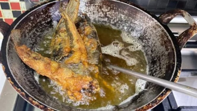 Menggoreng Ikan Lele tidak meletus