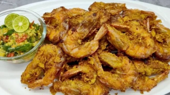 Udang goreng dan sambal bajak