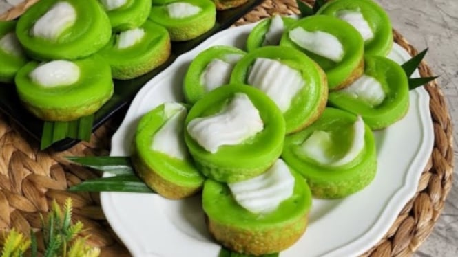 Kue Lumpur Pandan Kelapa Muda