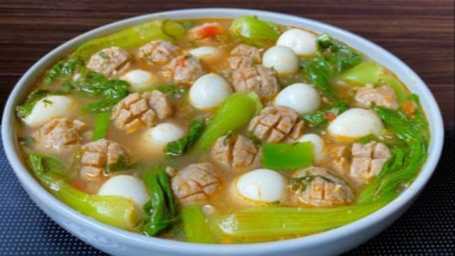 Sayur sop bakso telur puyuh