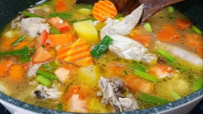 Sop ayam acar timun pedas