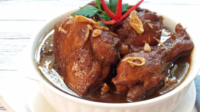 Semur ayam dan kentang