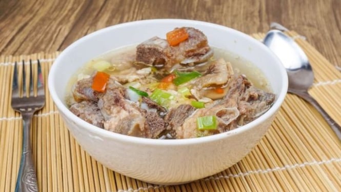 Sop iga sapi kuah bening