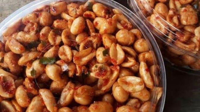 Kacang goreng pedas