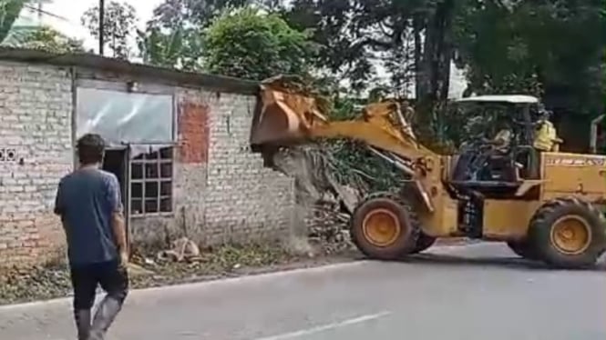 Pembongkaran jongko liar di Jalan Cagak Subang