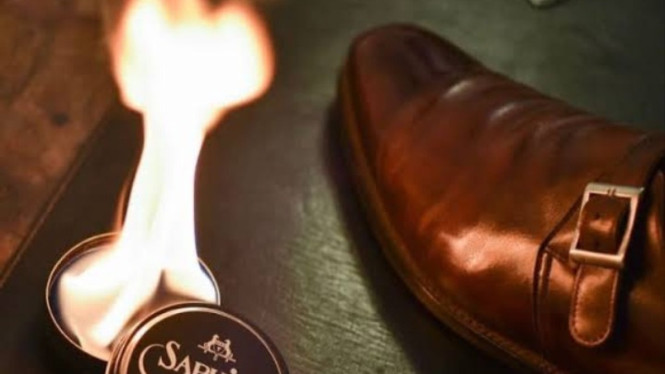 Ilustrasi Membakar Semir Sepatu