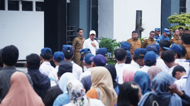 Pelajar SMP Subang Masuk Barak Militer