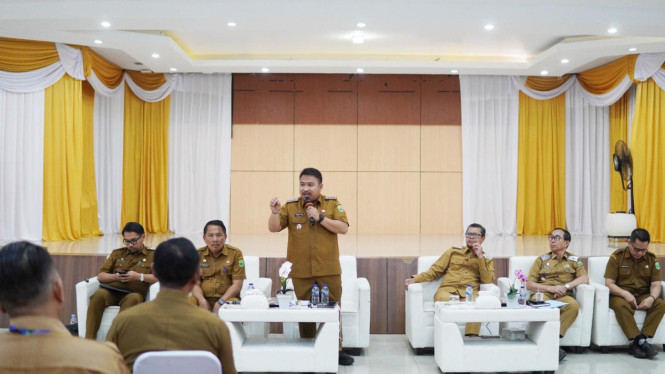 Bupati Subang saat Rapat Bersama PIC Medsos