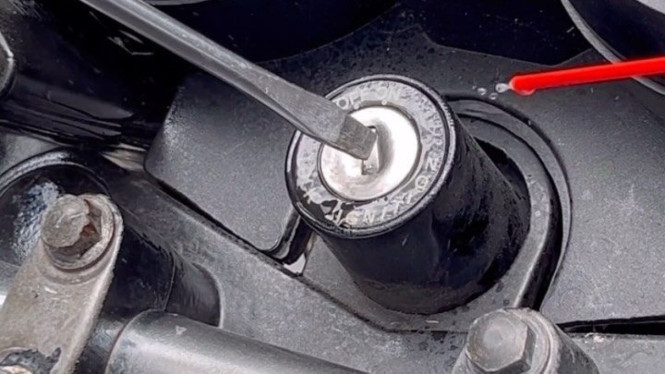 Kunci motor patah di kontak