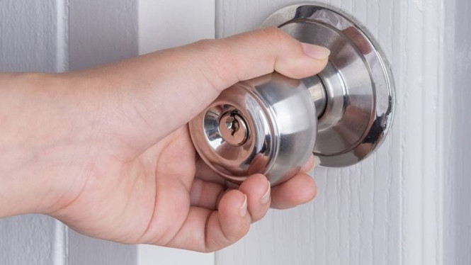 Kunci pintu kamar mandi