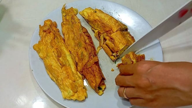 Telur dadar gulung